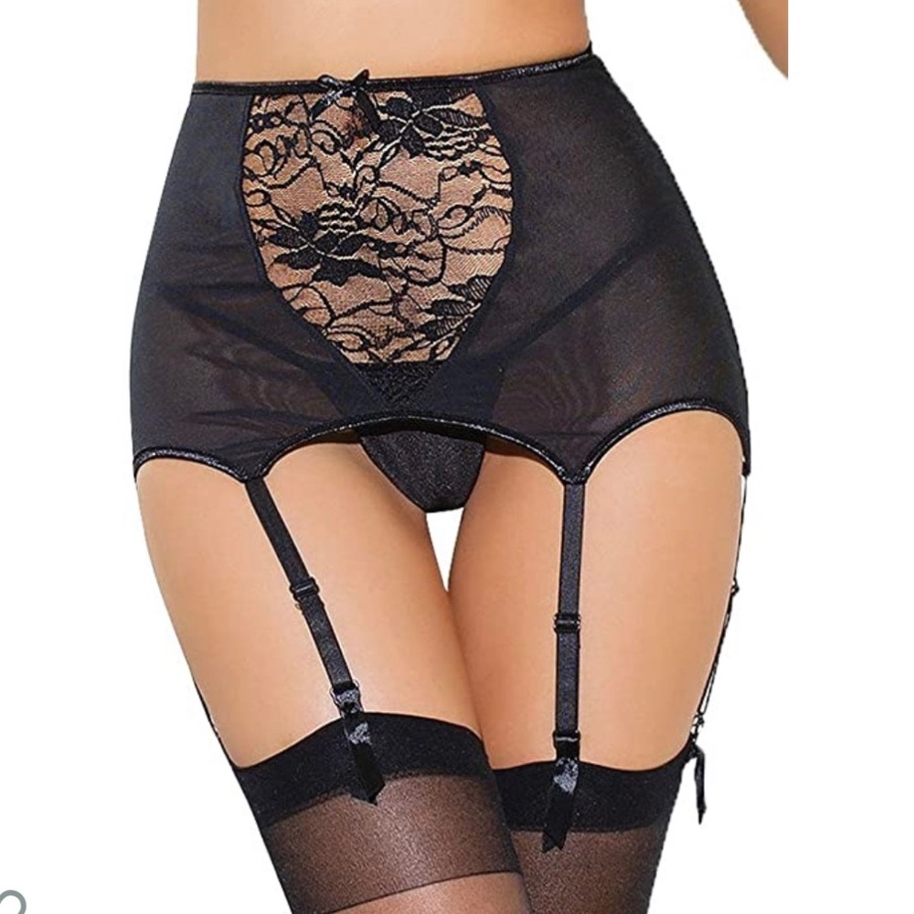 NWT garter belt